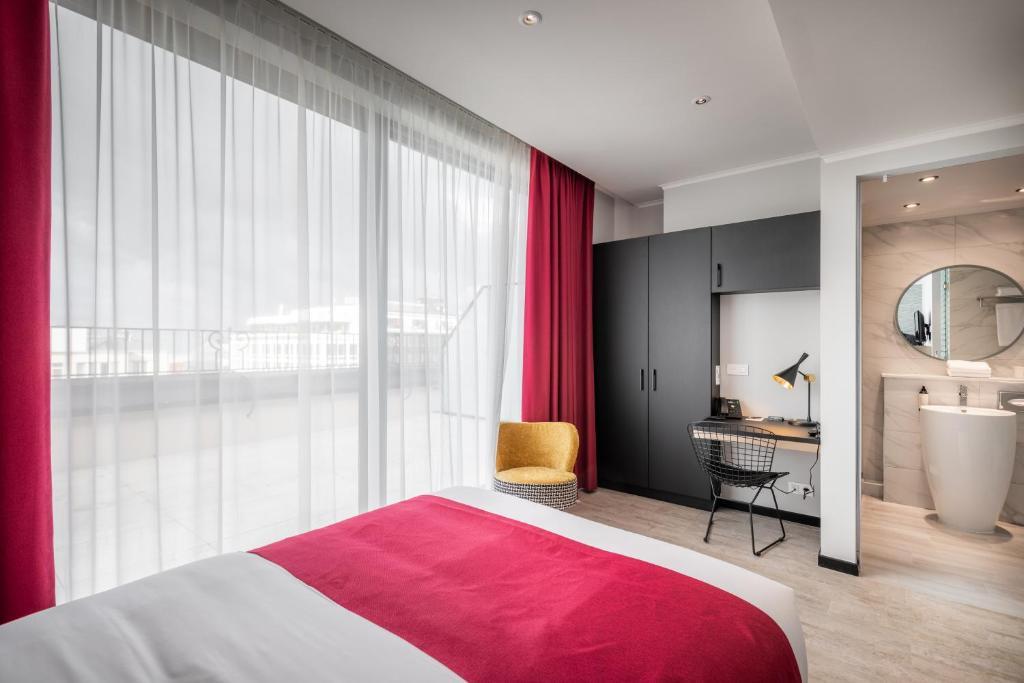 Top Amory By Hyllit 3*
